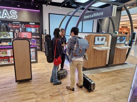 Pop-up shop design for Bowers & Wilkins in an airport terminal by Retail Profiling