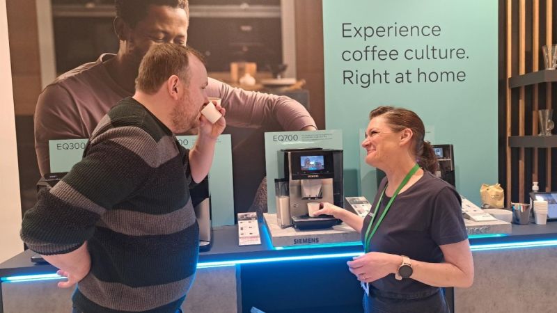 A member of the Retail Profiling fields sales team talking to a consumer at a Siemens pop-up